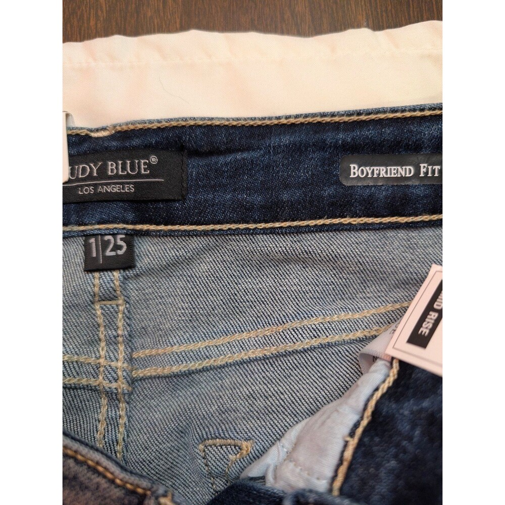 Women's Judy Blue Mid Rise Boyfriend Fit Distressed Jeans Medium Wash Size 1/25 - Picture 6 of 7